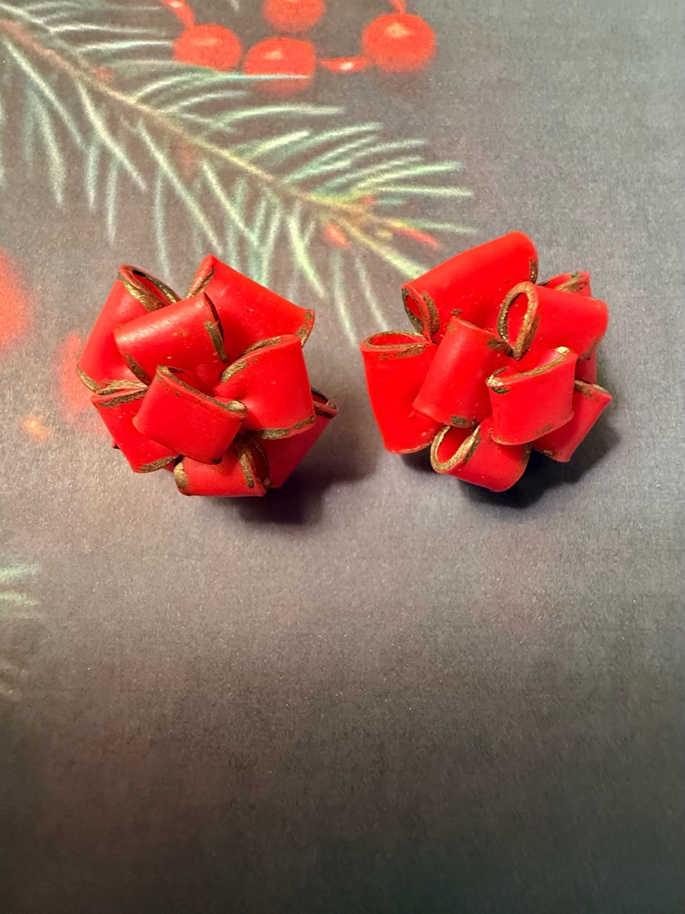 Red Floral Cluster Pierced Earrings.